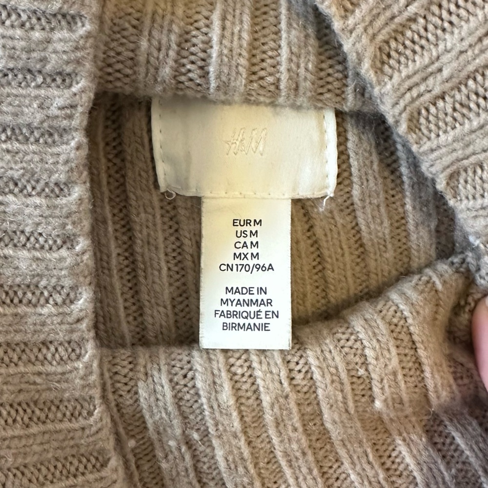 H&M Beige Ribbed Turtleneck Cropped Sweater - Picture 3 of 5